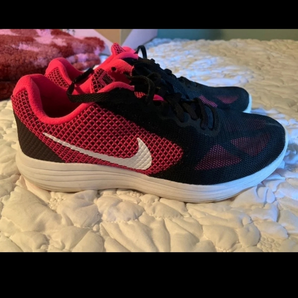Nike size 8 womens
